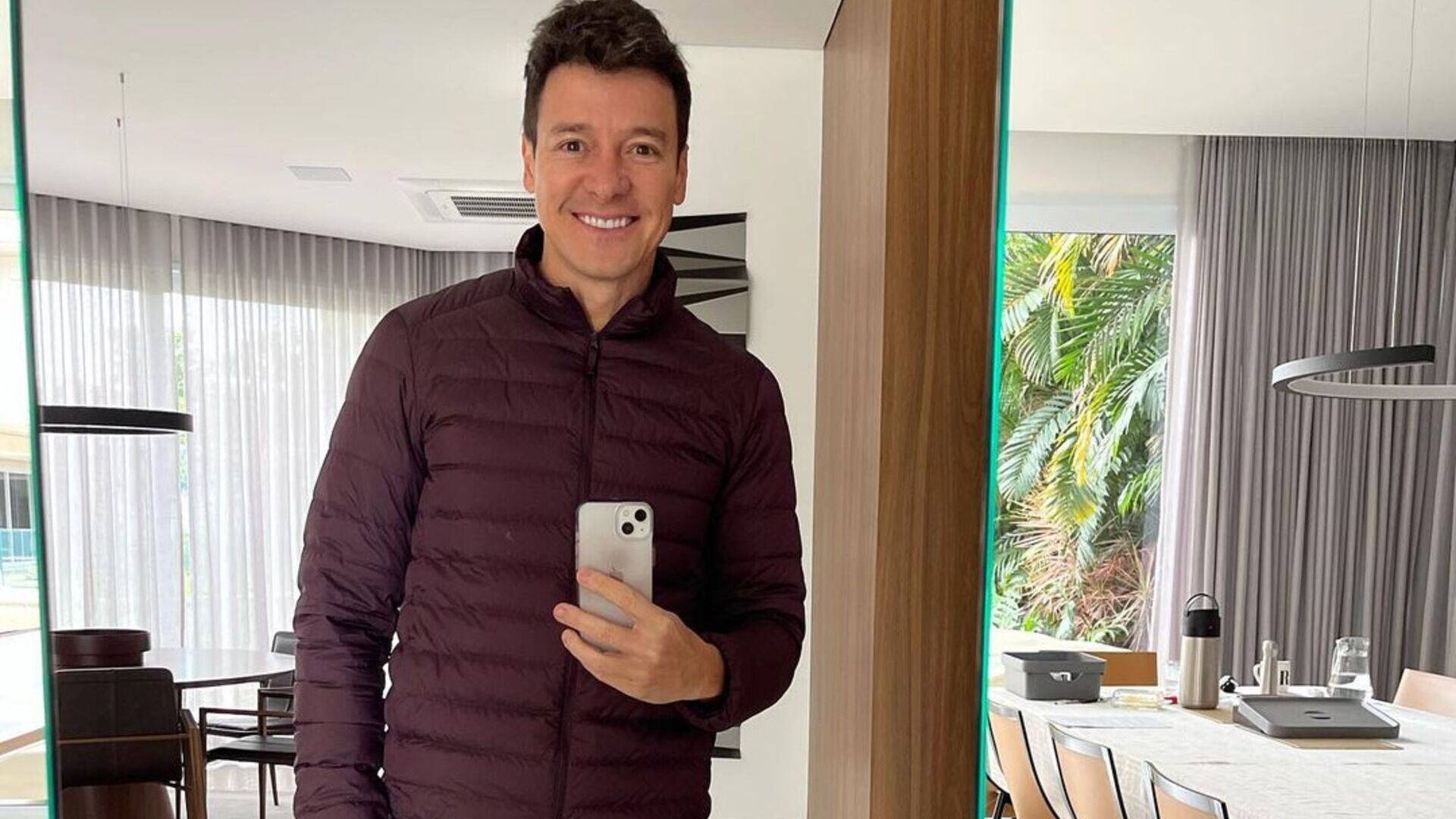 Rodrigo Faro surge vestido de Silvio Santos em bastidor de filme