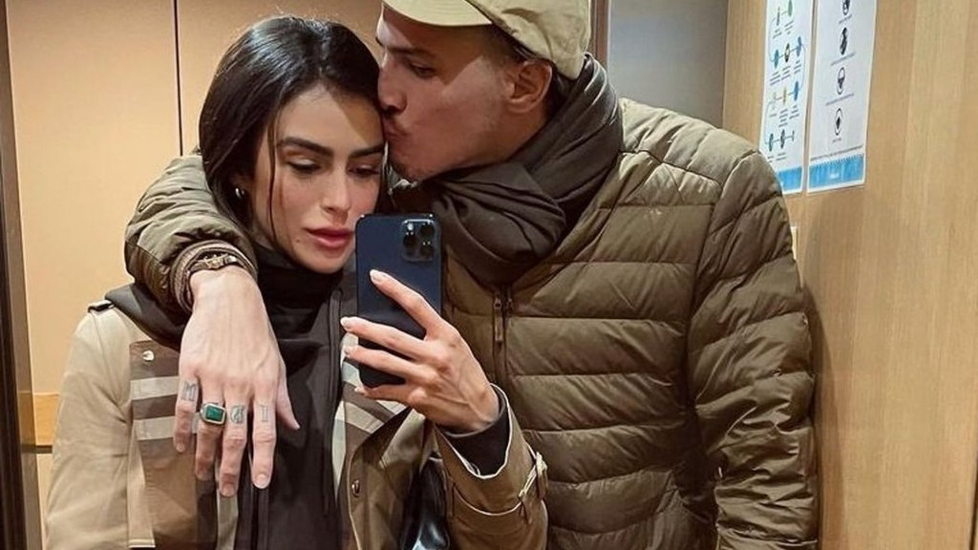 Rômulo Arantes Neto e Mari Saad curtem dia em parque de Orlando
