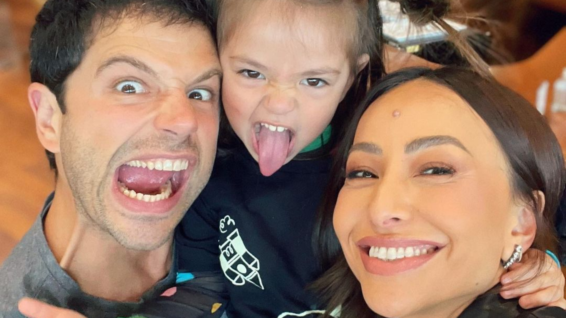 Sabrina Sato e Duda Nagle fazem primeira viagem de férias com a filha, Zoe