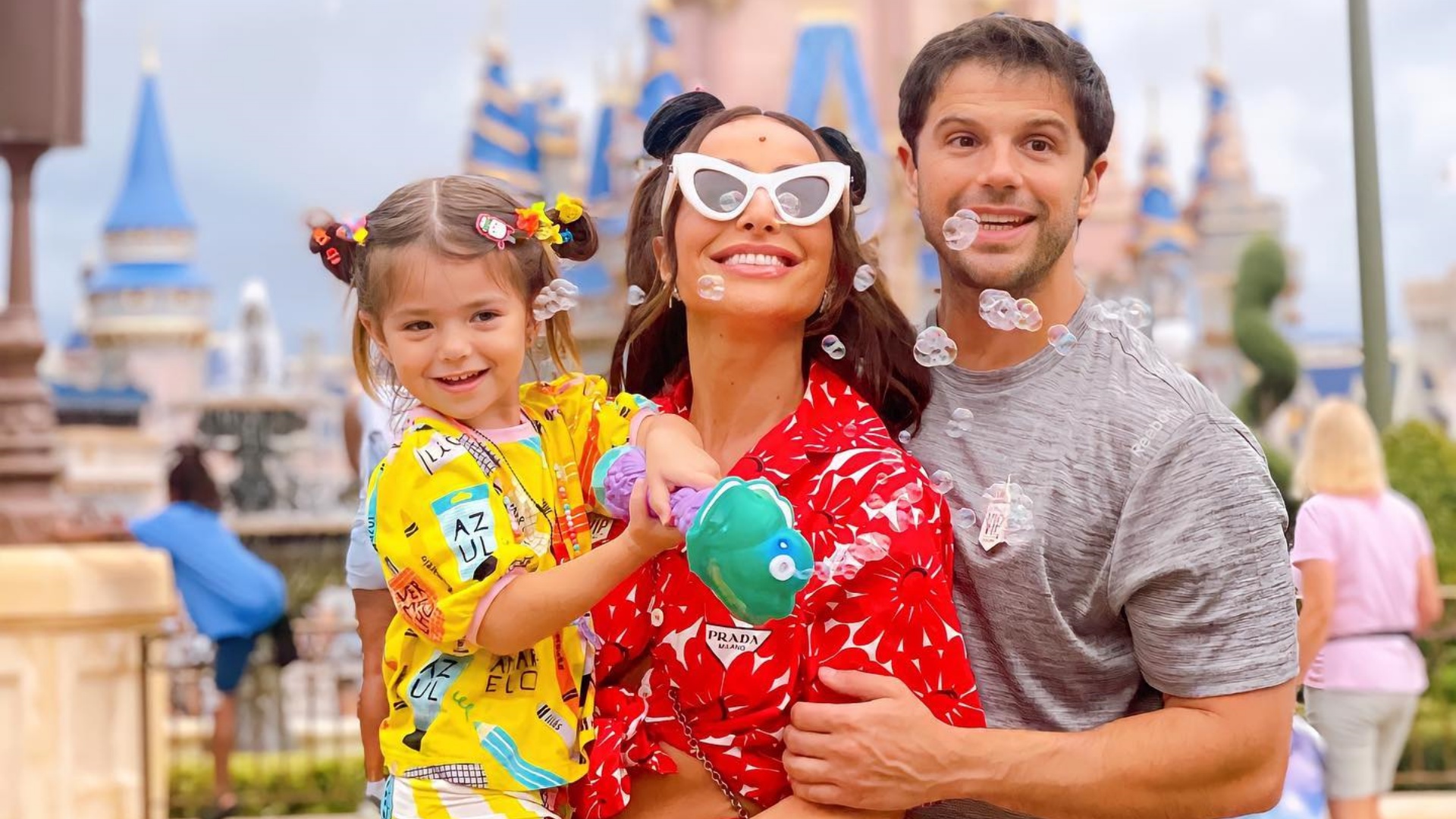 Sabrina Sato passeia no parque da Disney ao lado da família: “Um dia mágico e inesquecível”