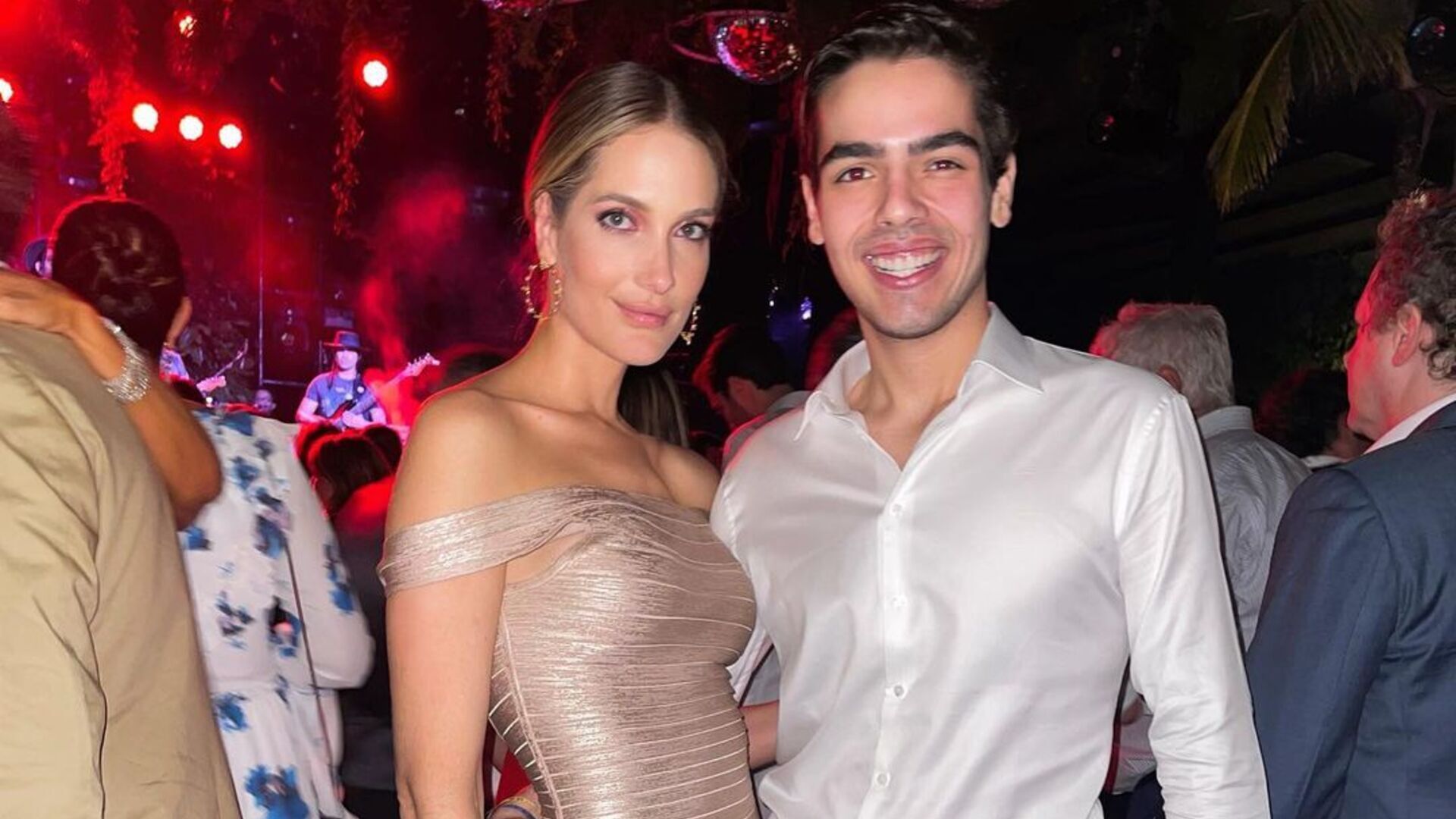 Filho de Faustão mostra como foi o aniversário da namorada em Ibiza