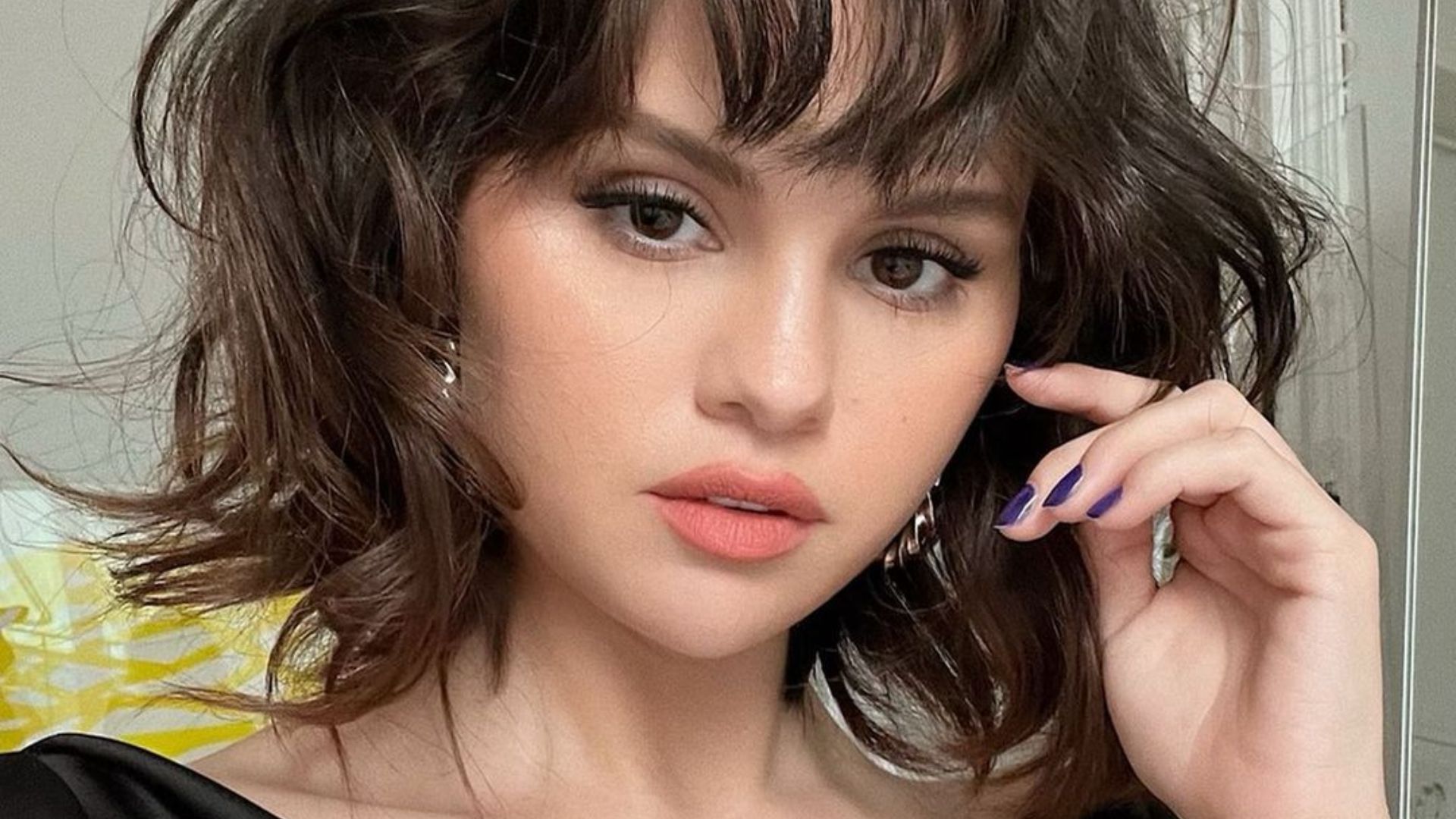 Selena Gomez mostra como é a sua rotina de beleza e cuidados com a pele