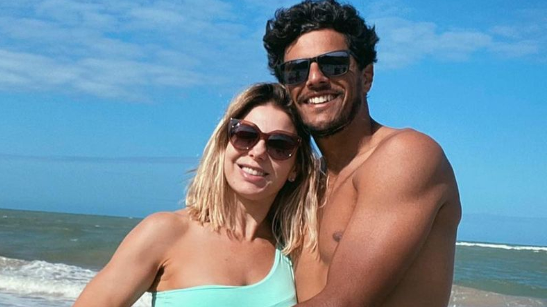 Sheila Mello posta vídeo romântico com o namorado em Caraíva