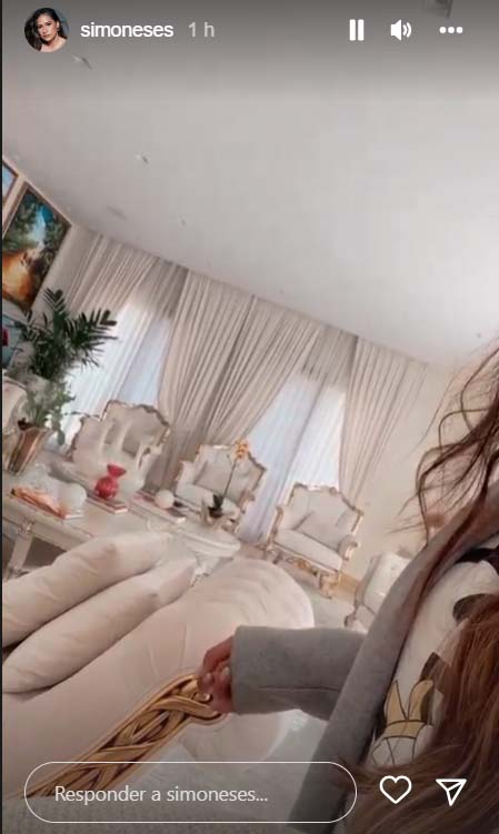Simone, da dupla com Simaria, revela como é a sala de sua casa