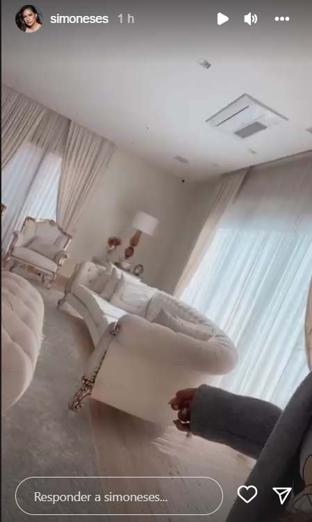 Simone, da dupla com Simaria, revela como é a sala de sua casa