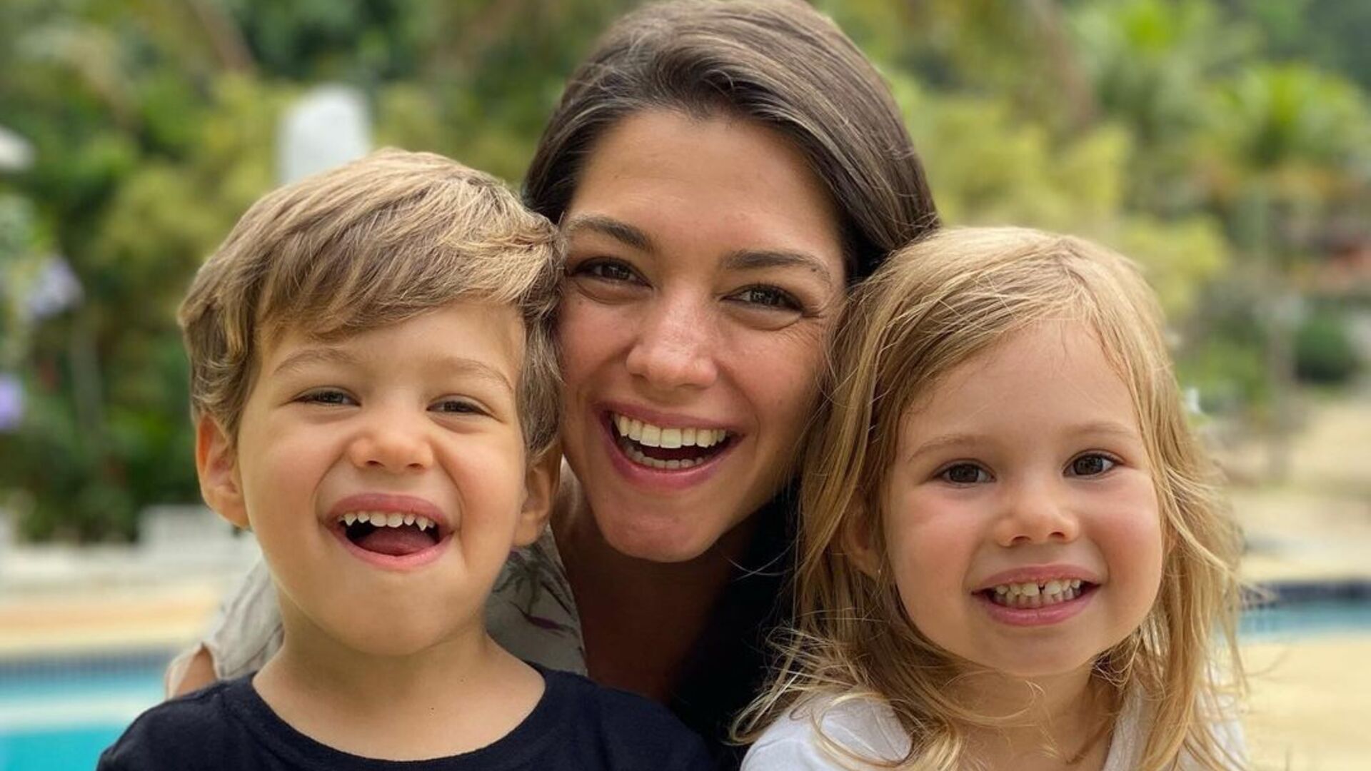 Thais Fersoza mostra treino invadido pelos filhos: ”Apoio moral”