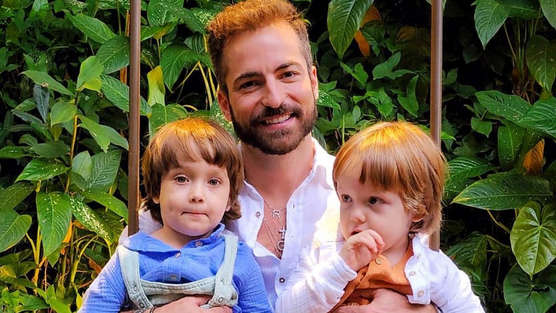 Thales Bretas curte pôr do sol ao lado dos filhos, Gael e Romeu: “Privilégio”