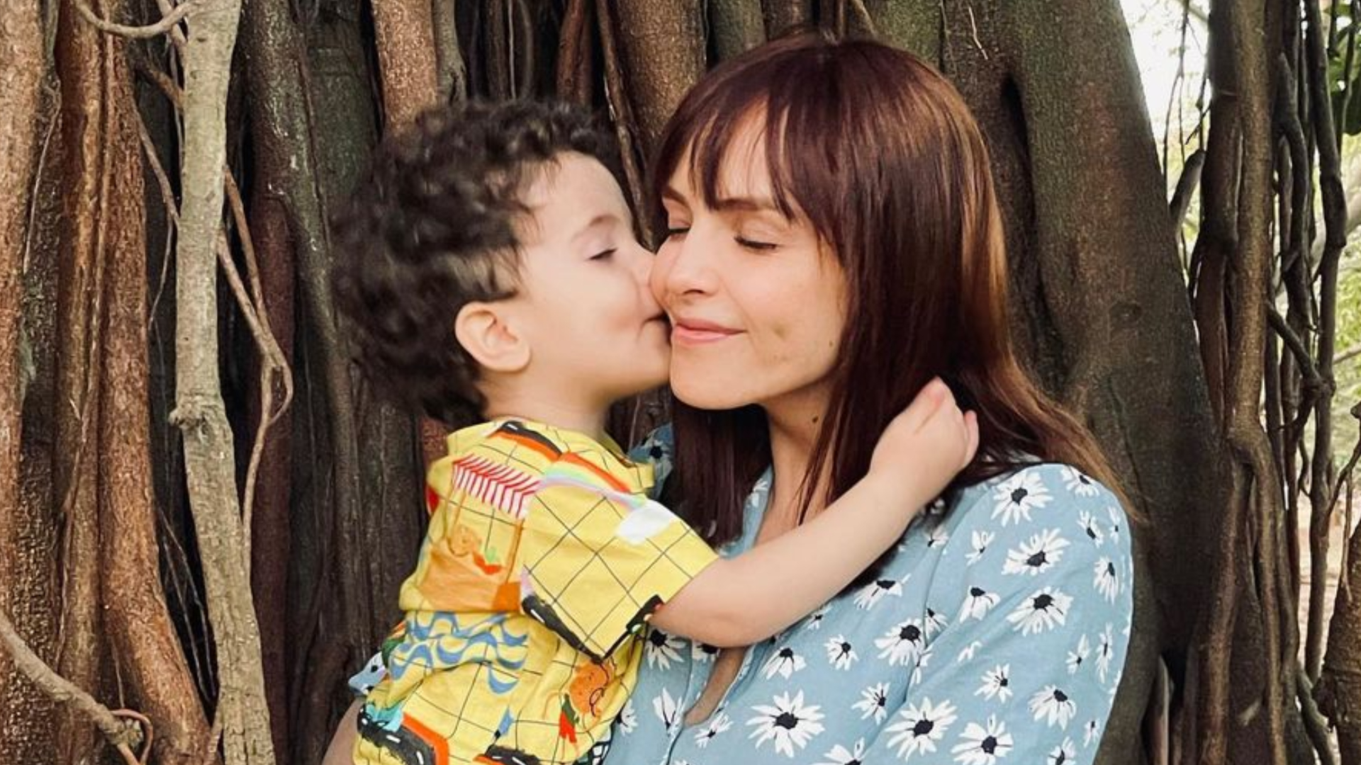 Filho de Titi Müller surge de boné em cliques e apresentadora brinca: ”Já sou mãe de adolescente”