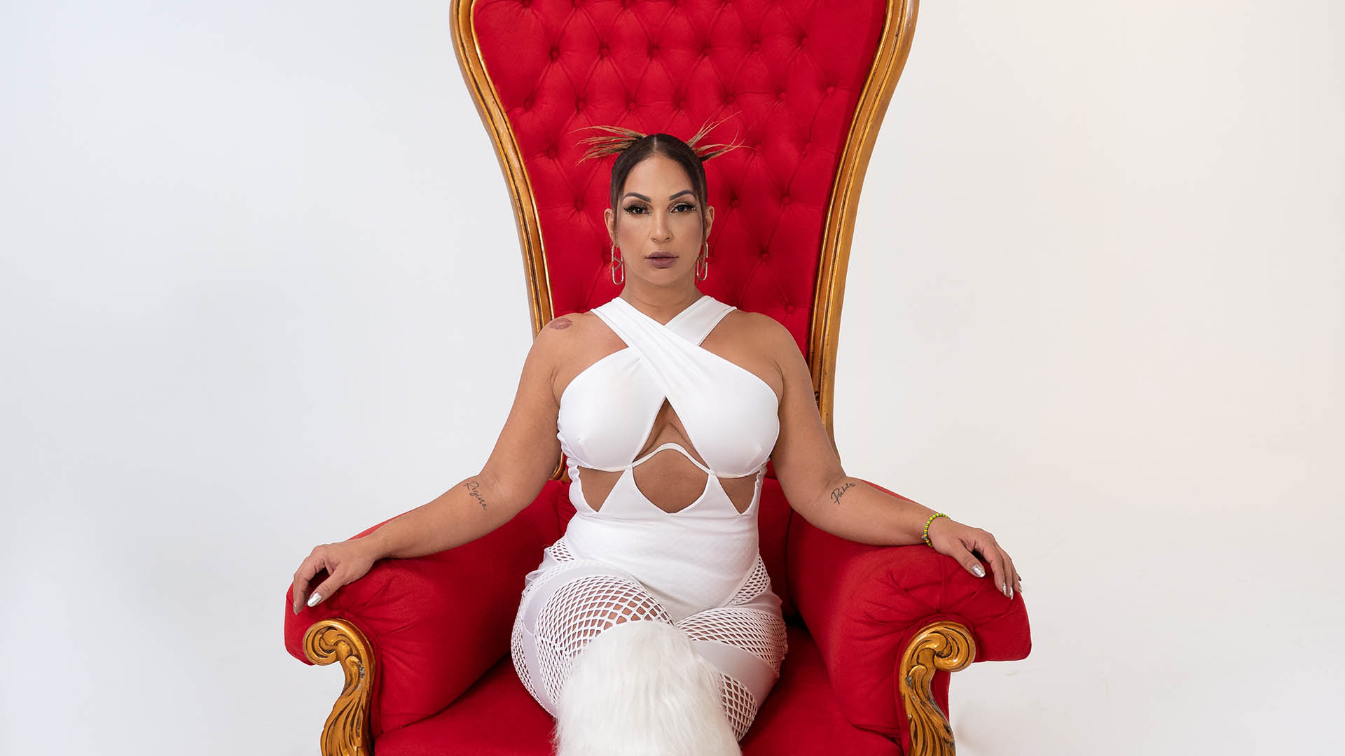 Valesca Popozuda lança novo single com Tati Quebra Barraco e WC No Beat