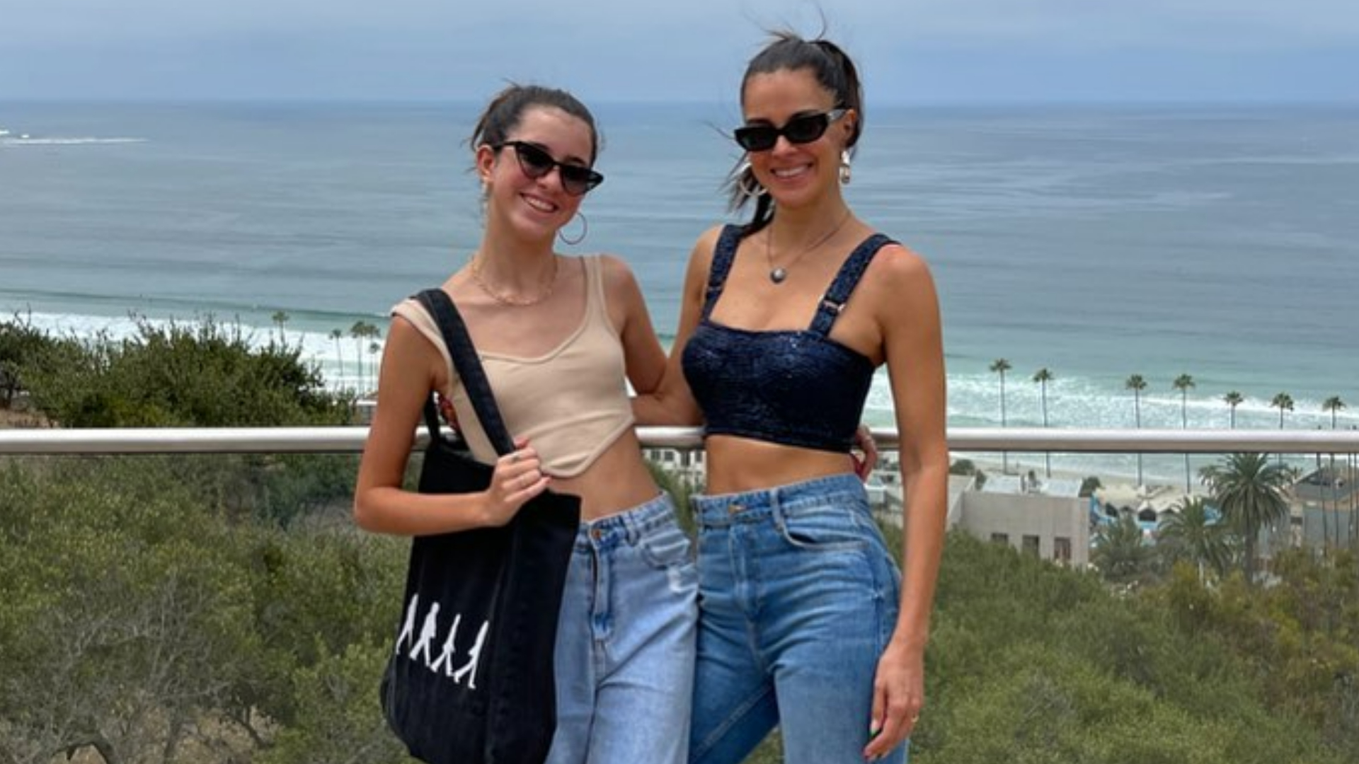 Vera Viel surge coladinha com a filha, Maria e semelhança choca web: ”Gêmeas!”