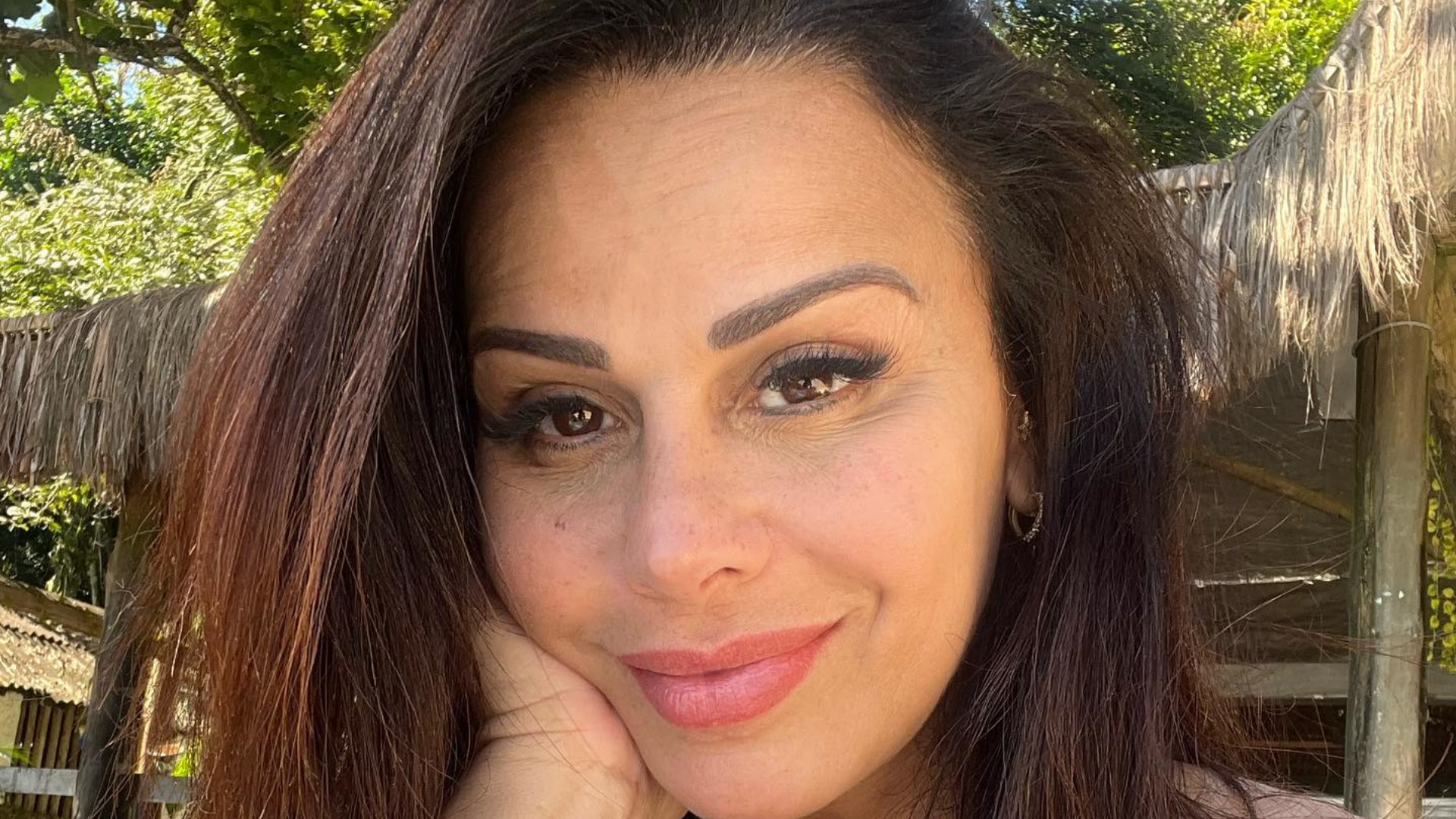 Na praia, Viviane Araújo celebra oitavo mês de gestação: “Joaquim tá chegando”