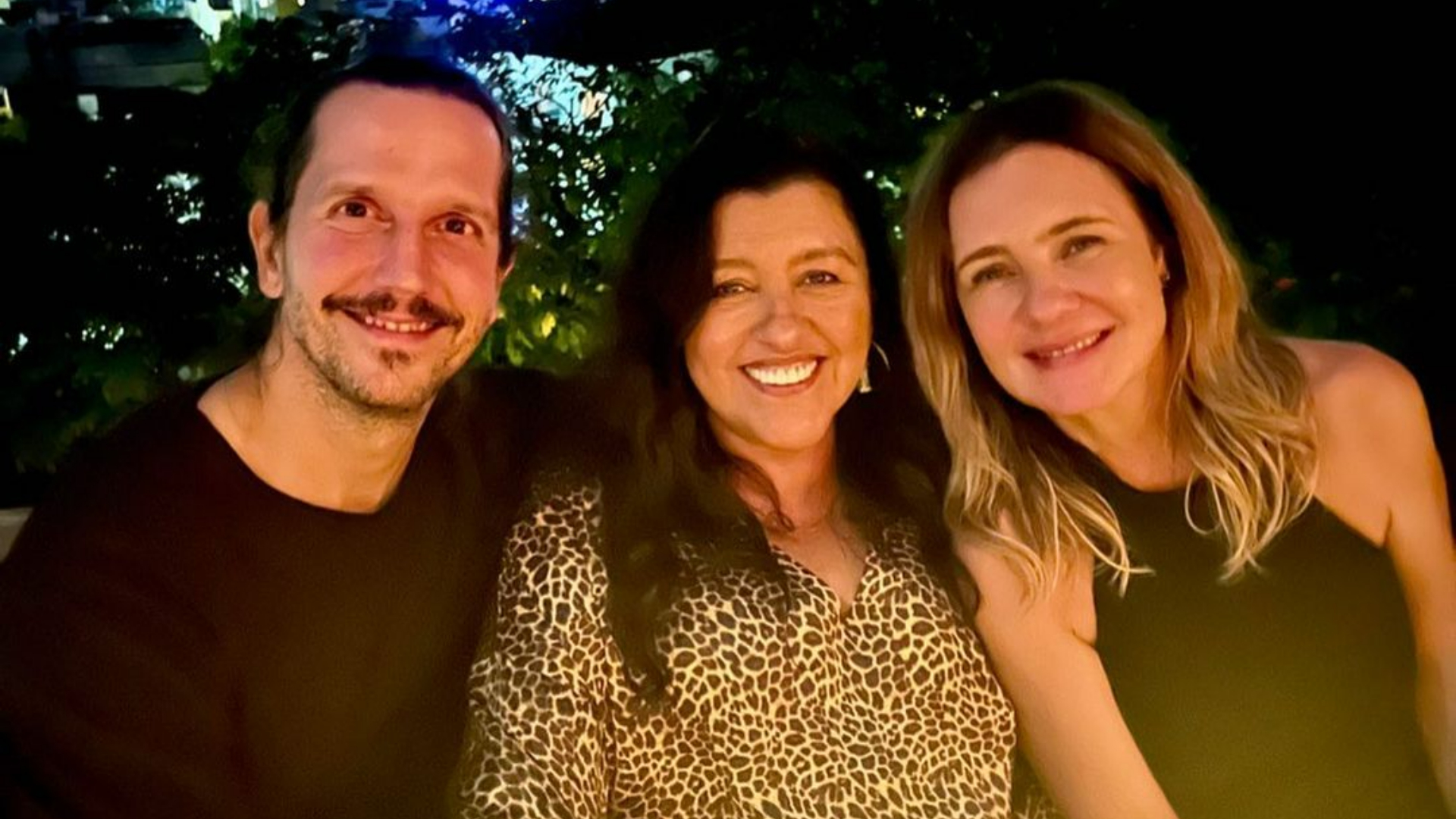 Regina Casé celebra amizade com Adriana Esteves e Vladimir Brichta: ”Como eu gosto desses dois!”