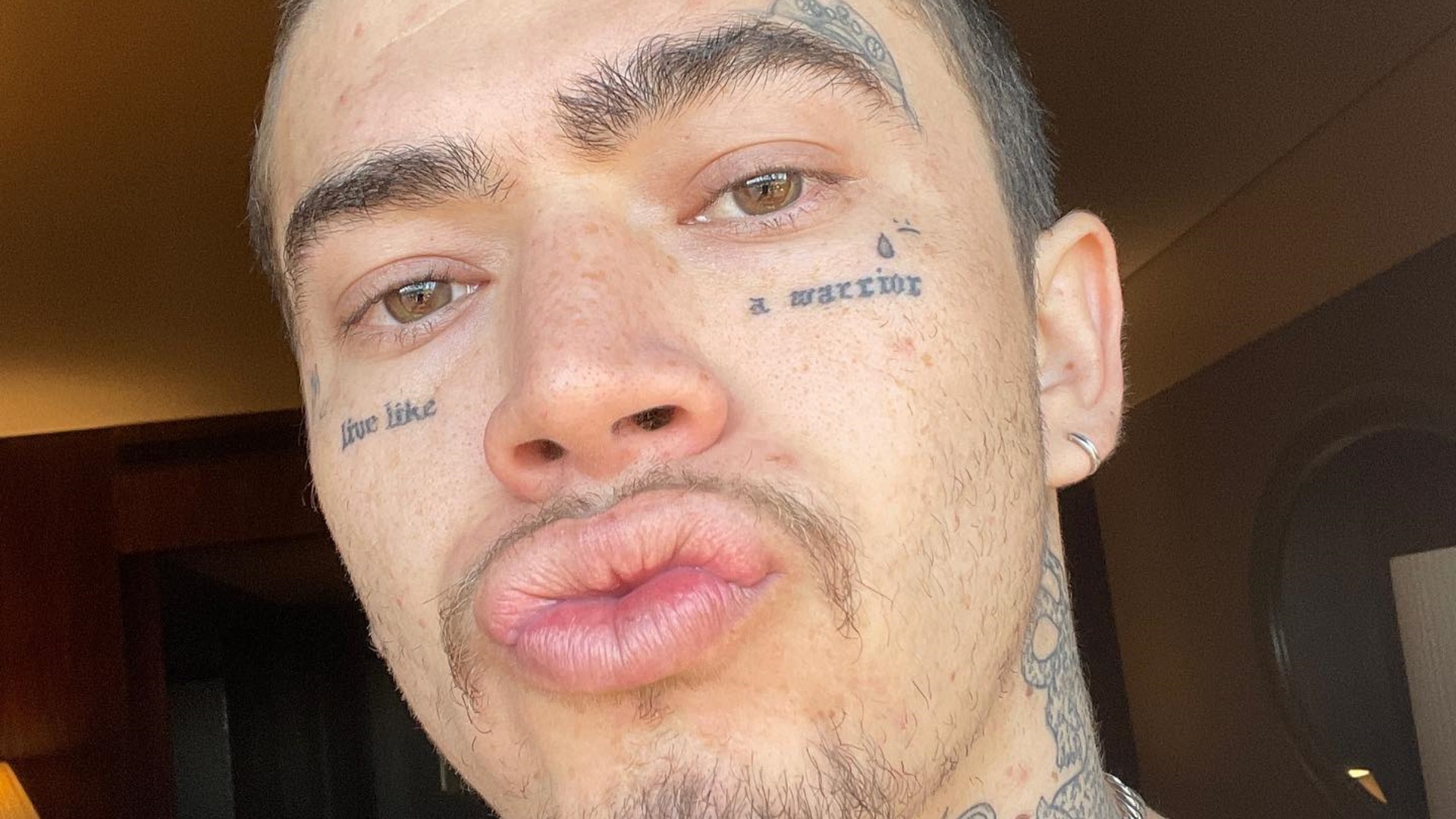 Whindersson Nunes mostra novas tatuagens no rosto: “Não me matem”