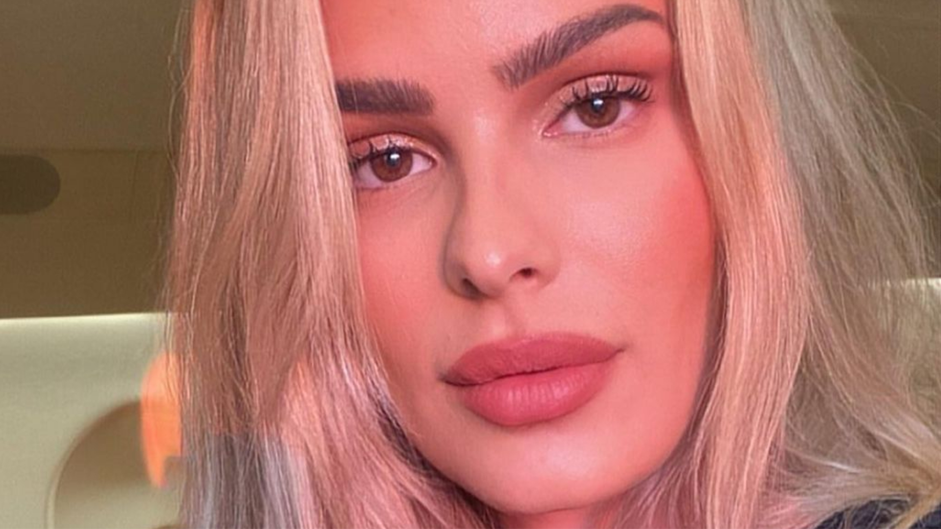 Yasmin Brunet deixa fãs babando ao postar foto ousada com calcinha à mostra: ”Que mulher!”