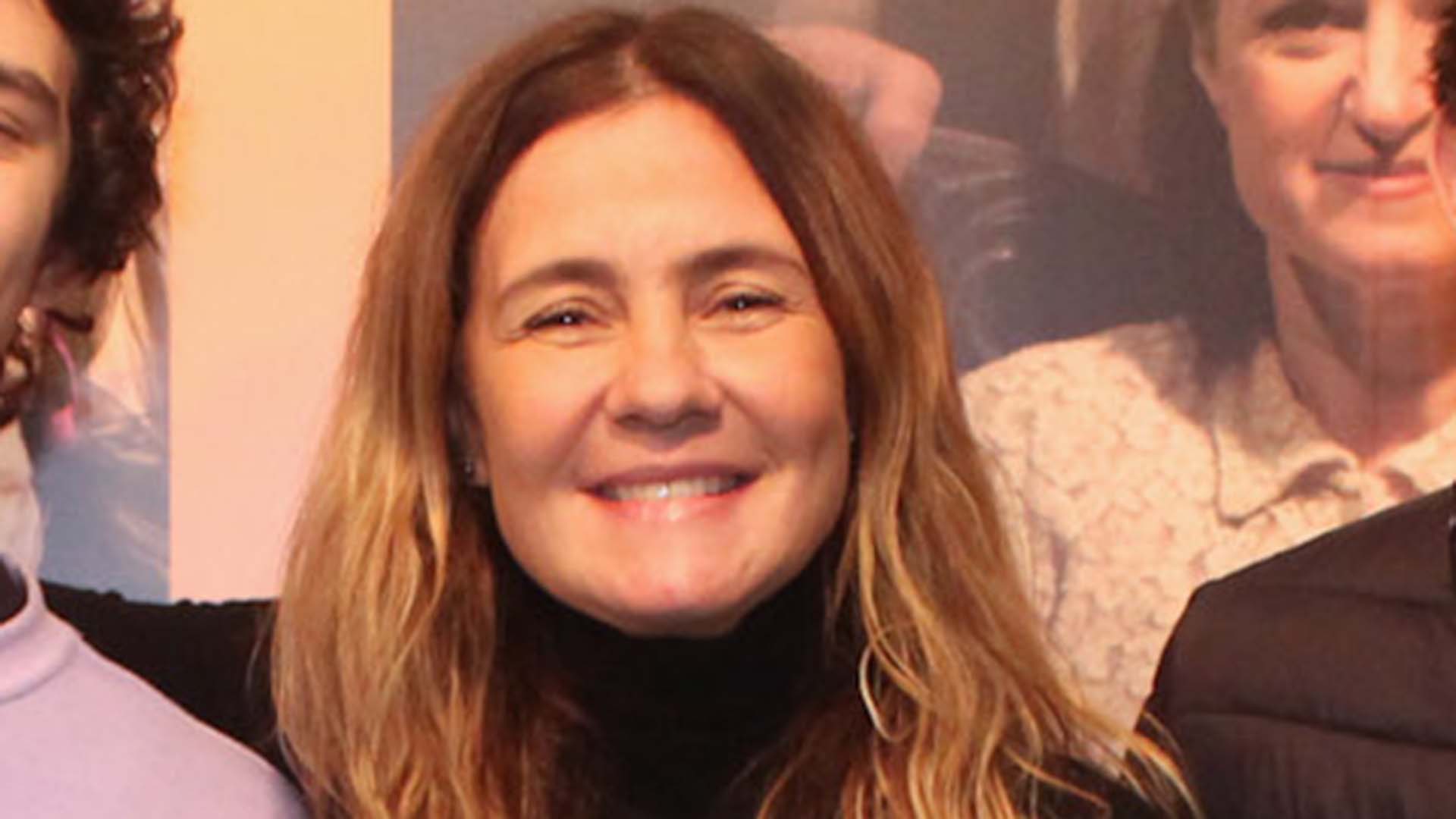 Adriana Esteves faz rara aparição com os filhos