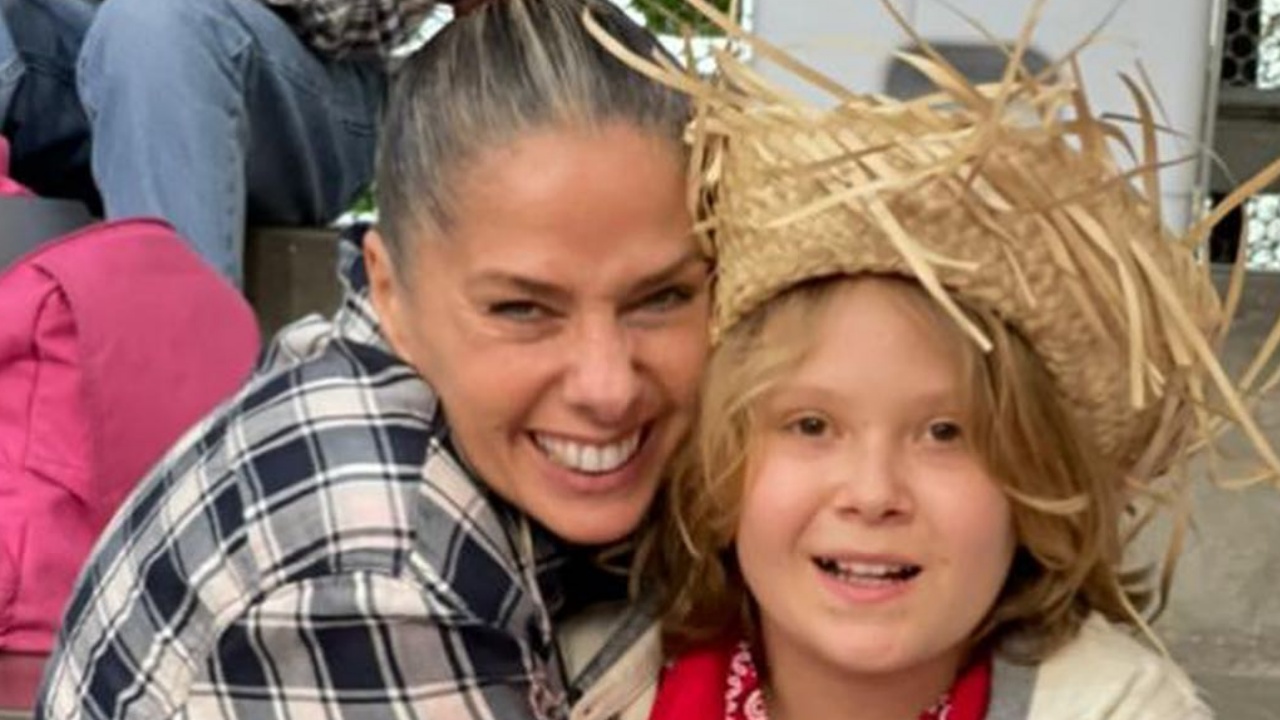 Adriane Galisteu mostra o filho com look junino: “Meu caipira”
