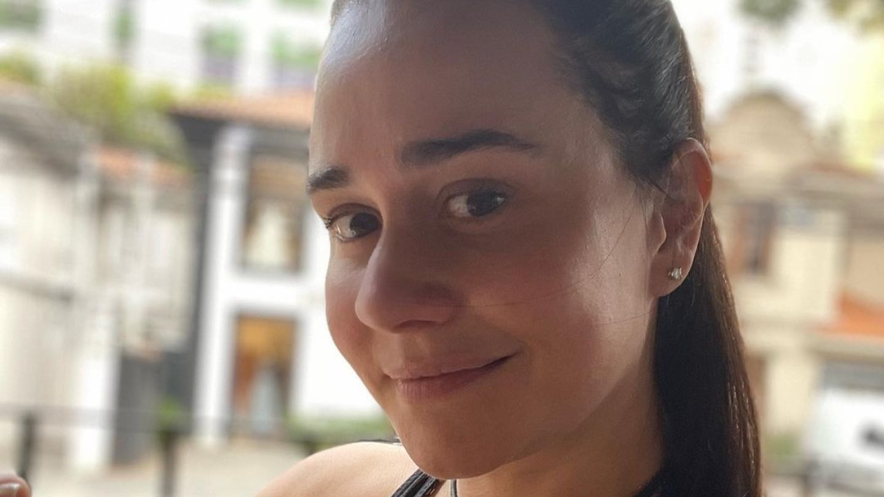 Alessandra Negrini exibe treino na academia e arranca elogios da web: ”Que corpo!”