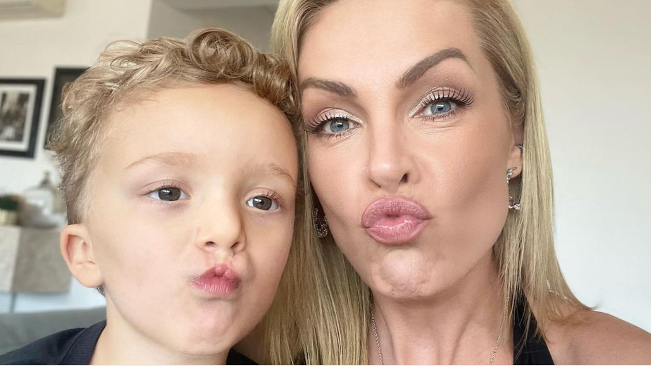 Ana Hickmann posa com o sobrinho e celebra ‘Dia Nacional da Conscientização sobre a Fissura Labiopalatina’