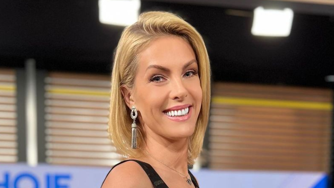 Ana Hickmann aposta em vestido de tricot cor-de-rosa e arranca suspiros dos fãs