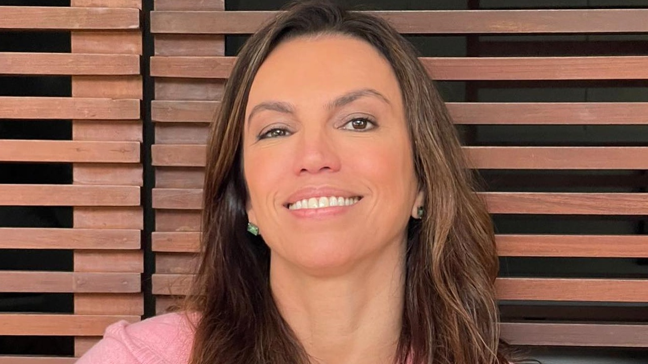 Ana Paula Araújo pratica corrida ao ar livre e confessa: “Treinar na rua é tão melhor”