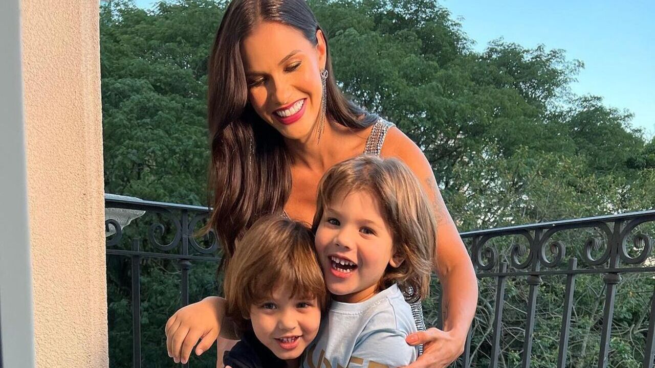 Andressa Suita mostra os filhos usando looks estilosos: ”Não superei eles de calça jeans”