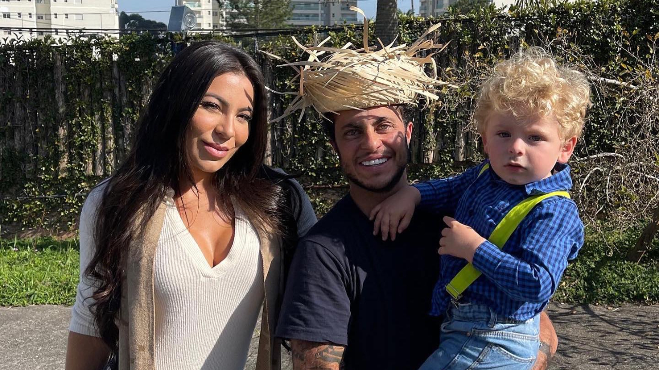 Andressa Ferreira explode o fofurômetro ao postar fotos de Festa Junina em família