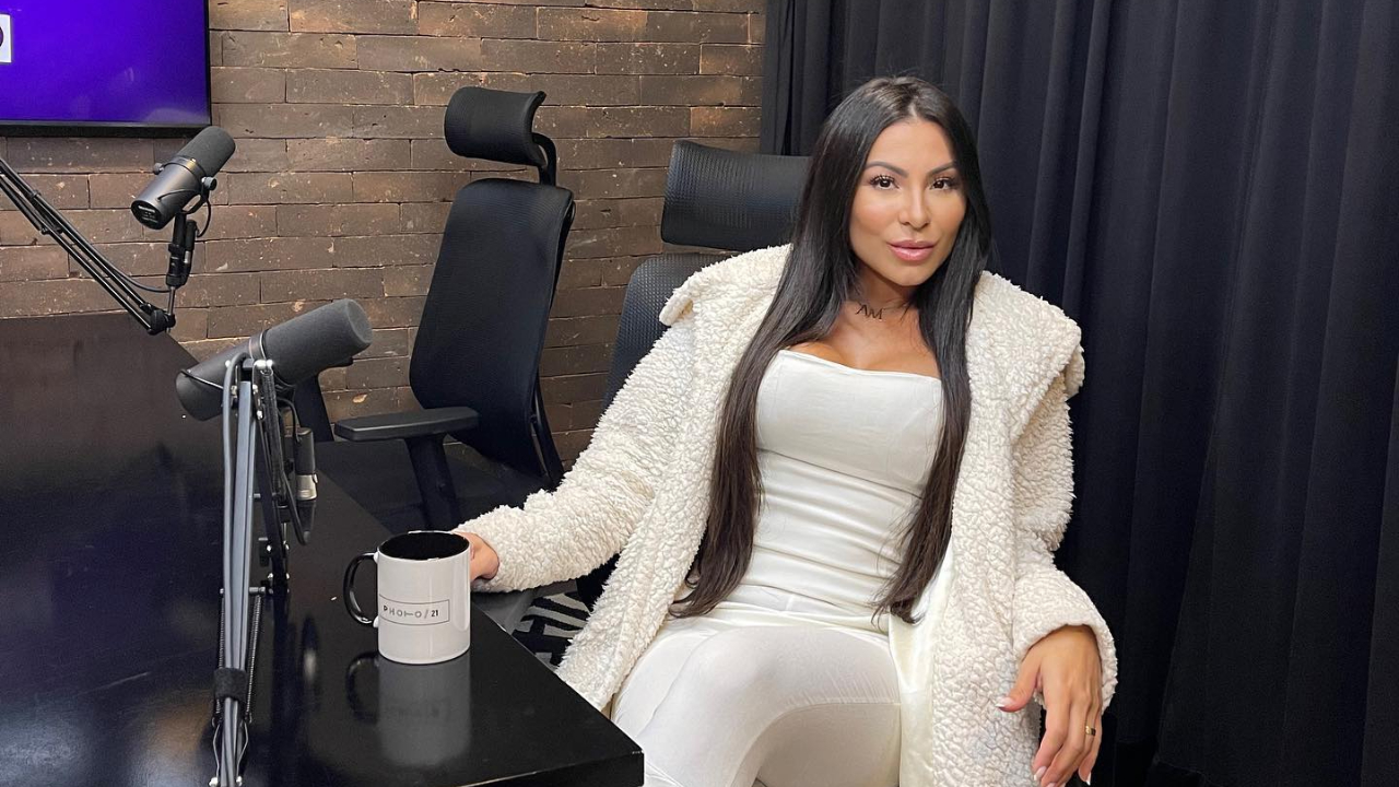 Esposa de Thammy Miranda anuncia podcast: ”Feliz demais com a novidade”