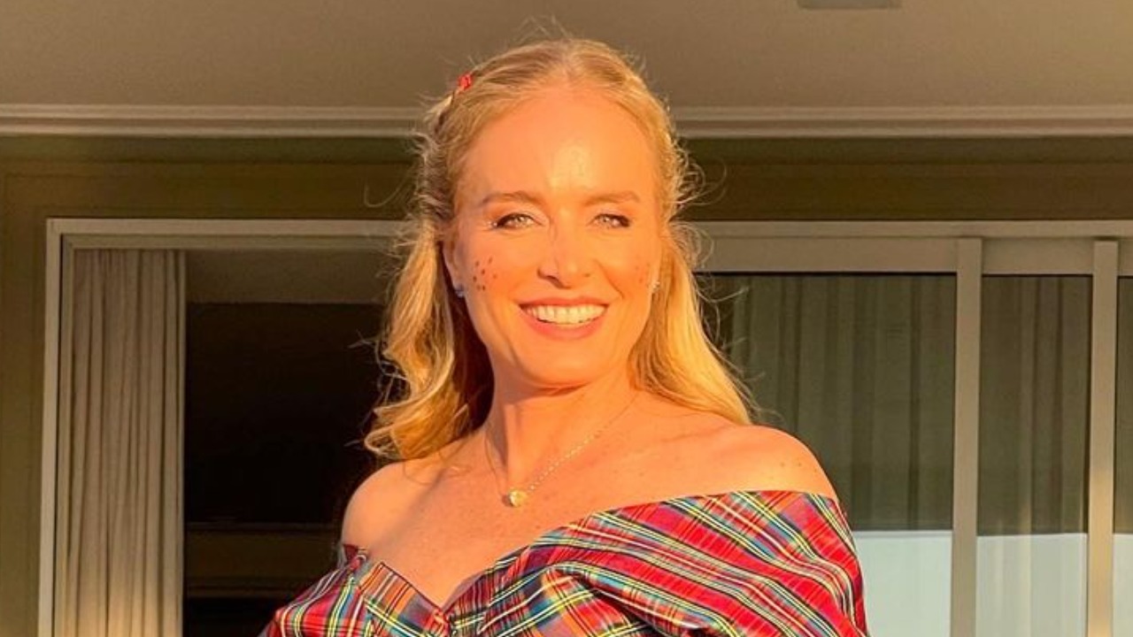 Angélica faz festa junina em família e exibe look feito de sombrinhas: ”Começaram os festejos”