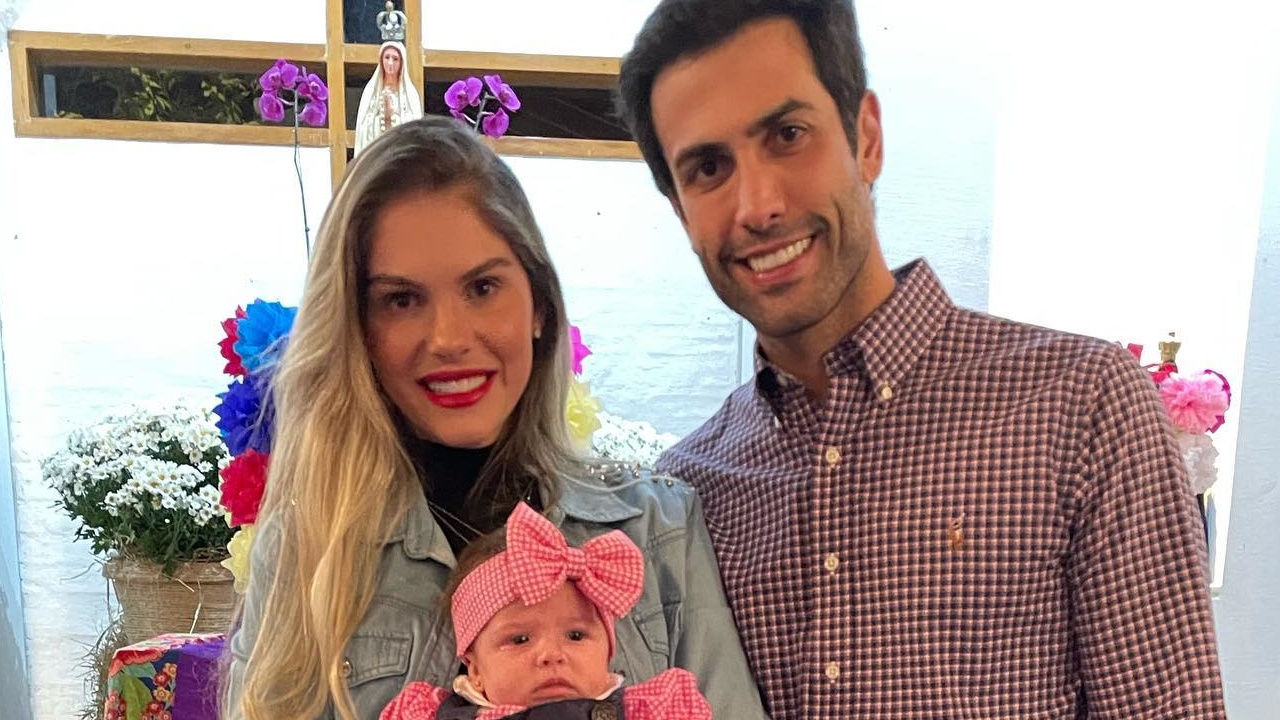 Bárbara Evans celebra primeira festa junina com a filha, Ayla