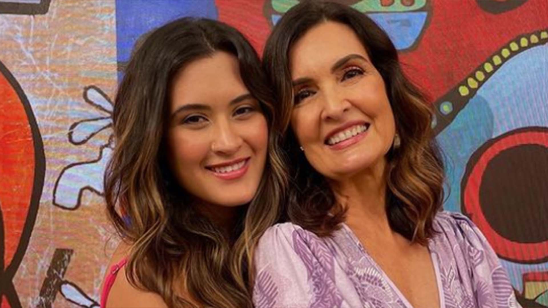 Filha de Fátima Bernardes surge toda produzida em nova selfie