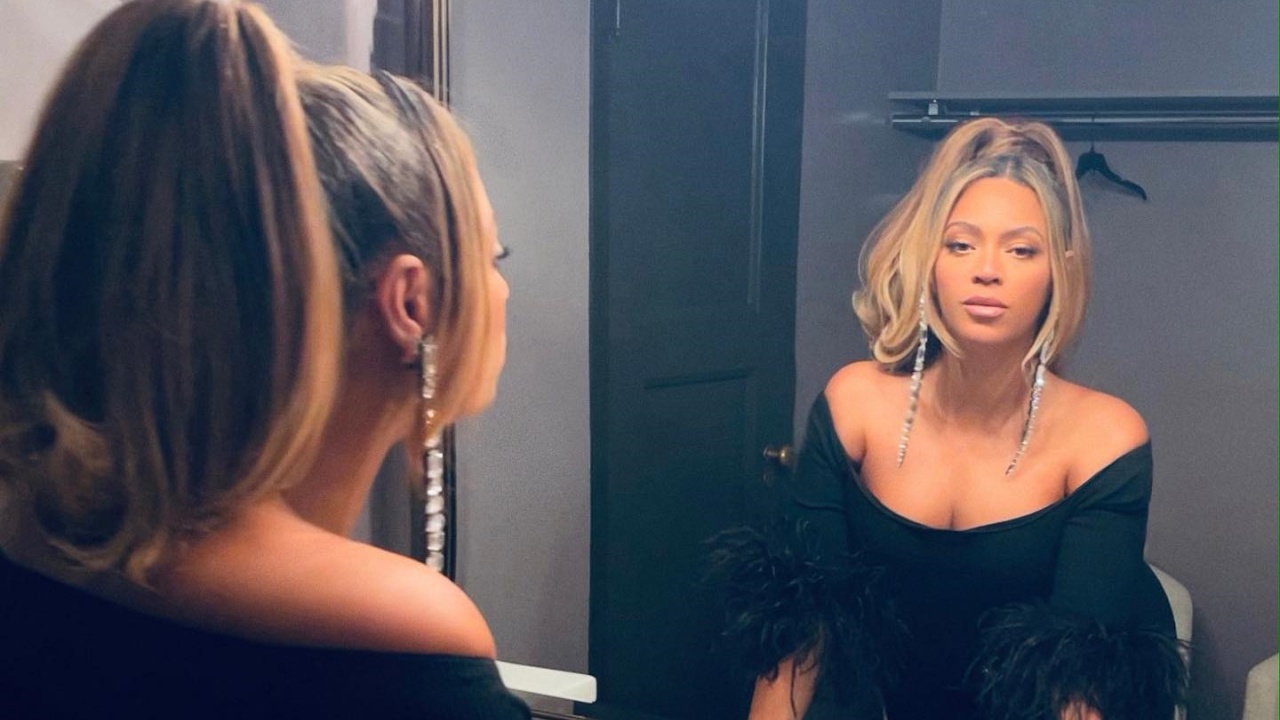 Beyoncé revela capa poderosa do seu novo álbum, ‘Renaissance’: ”Permitiu que eu me sentisse livre”