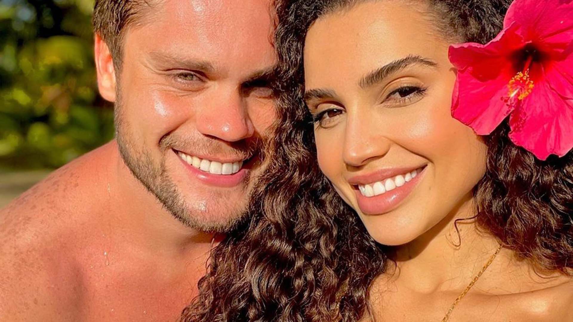 Ex-BBB Breno Simões encanta ao posar com o filho recém-nascido