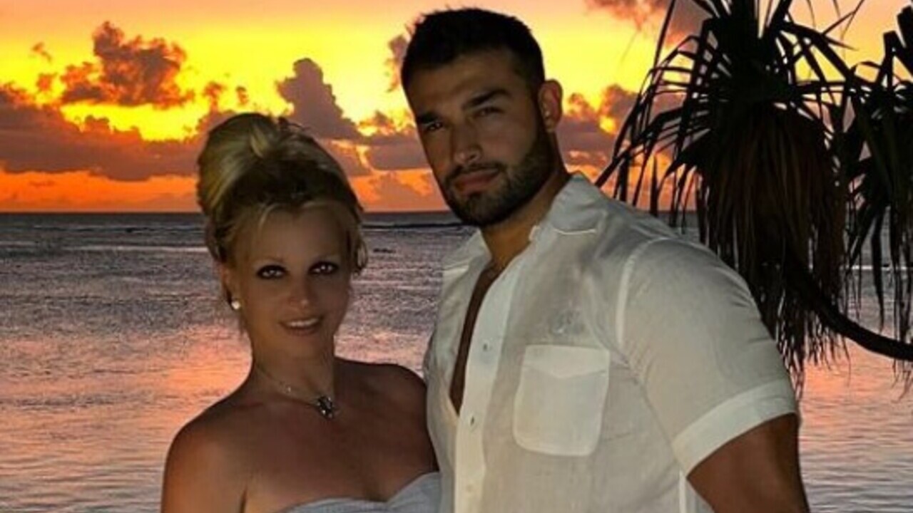 Britney Spears compartilha fotos com o noivo Sam Asghari em Las Vegas