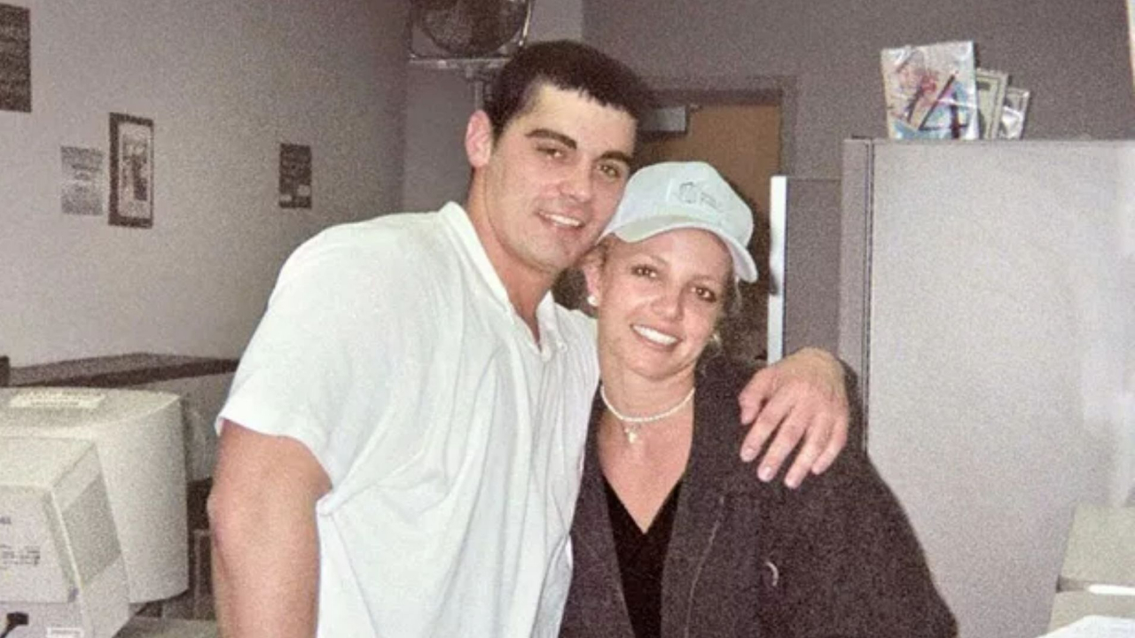 Ex-marido de Britney Spears invade local da cerimônia do casamento da cantora