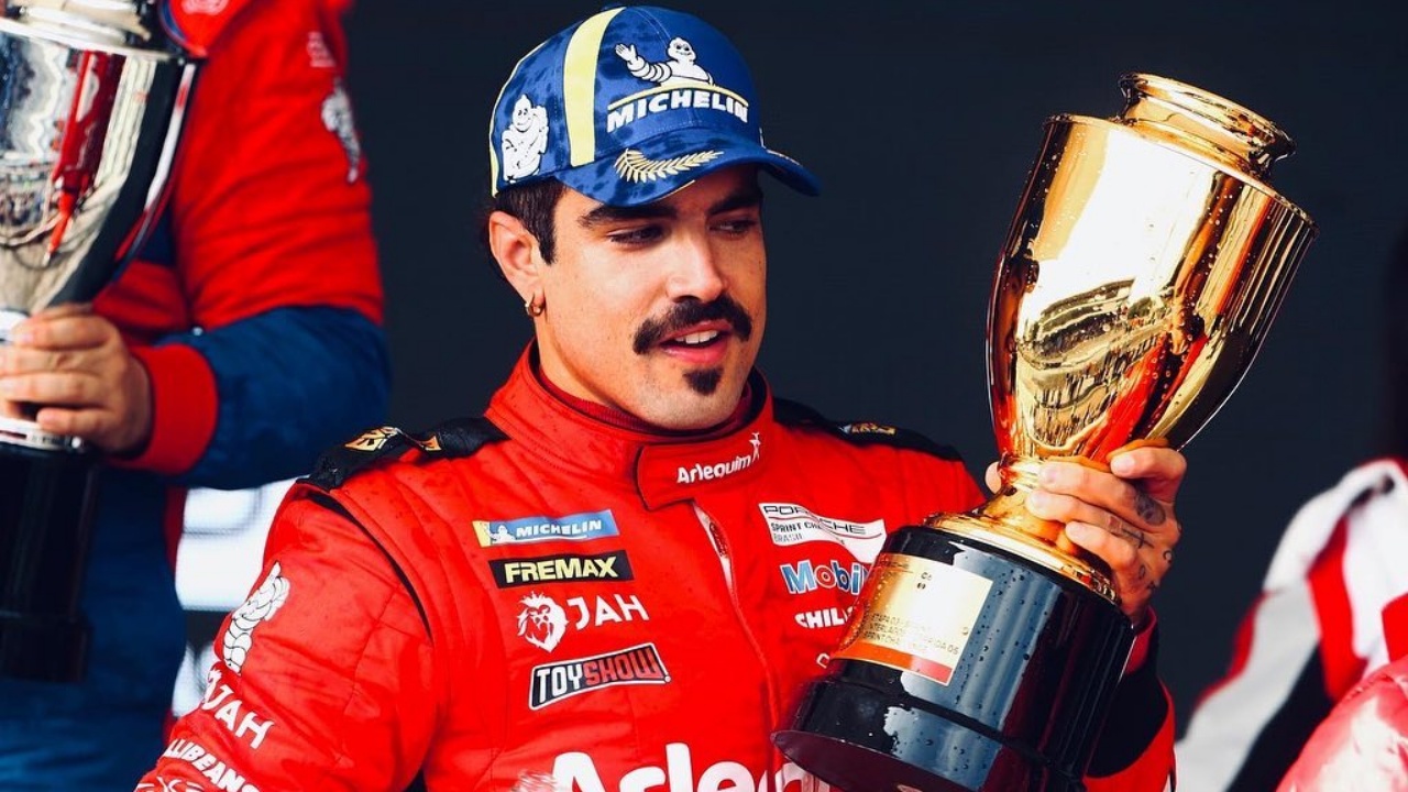 Caio Castro comemora vitória na etapa da Porsche Cup em Interlagos