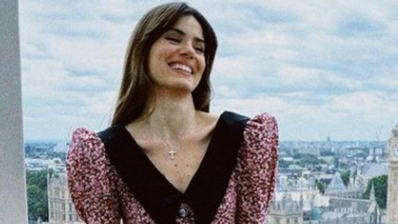 Em dia de TBT, Camila Queiroz relembra sua viagem para Londres