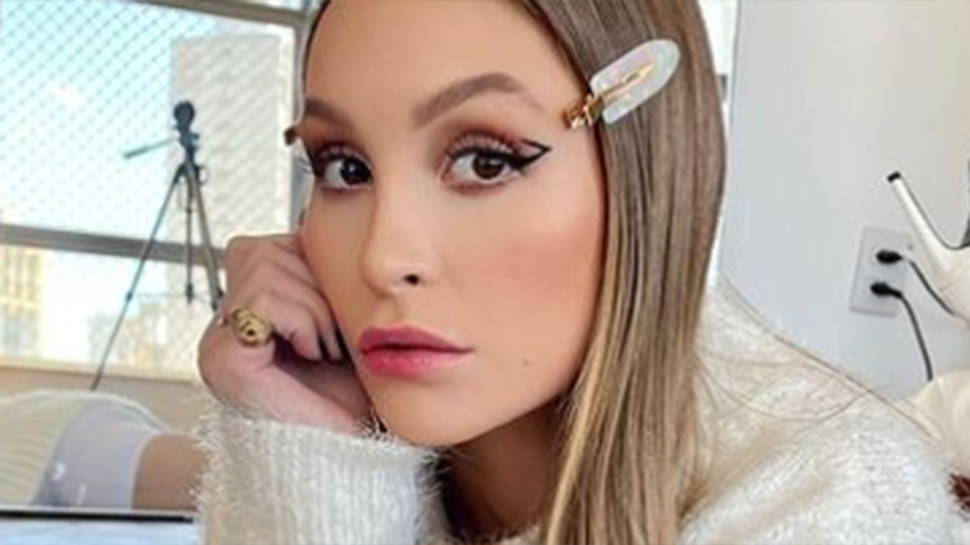 Carla Diaz mostra como é a cozinha do seu apartamento