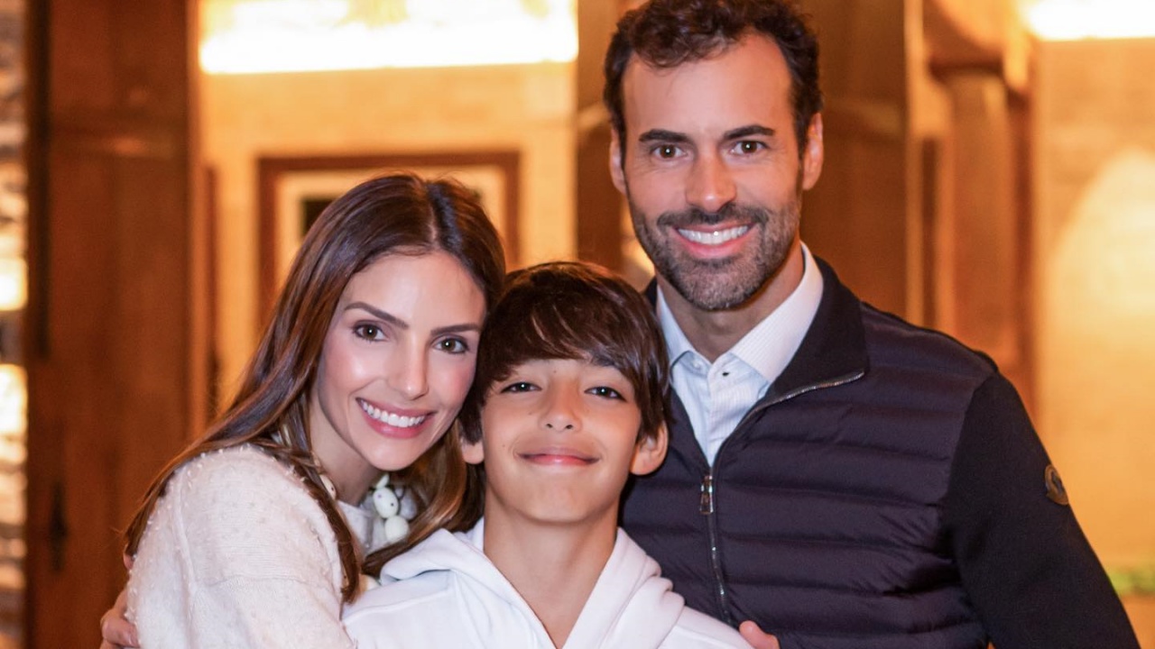 Carol Celico comemora aniversário do filho e do marido: “Amores da minha vida”