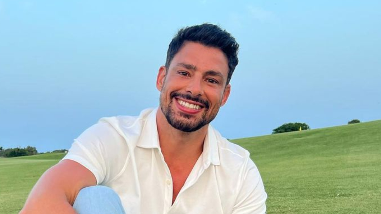 Cauã Reymond esbanja beleza durante passeio em parque na Itália: ”Todo lindo”