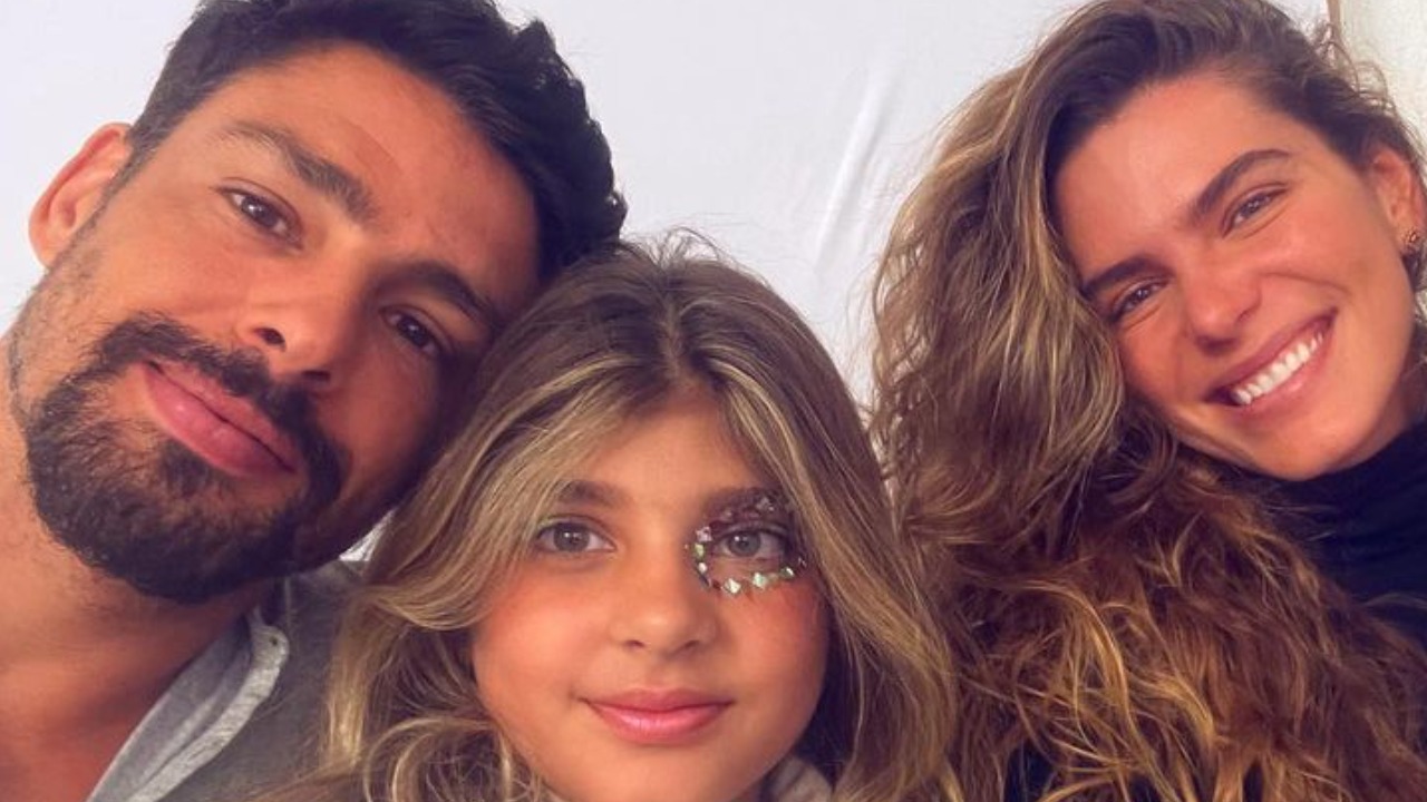 Filha de Cauã Reymond escreve carta carinhosa para Mariana Goldfarb: ”Parece uma fada”