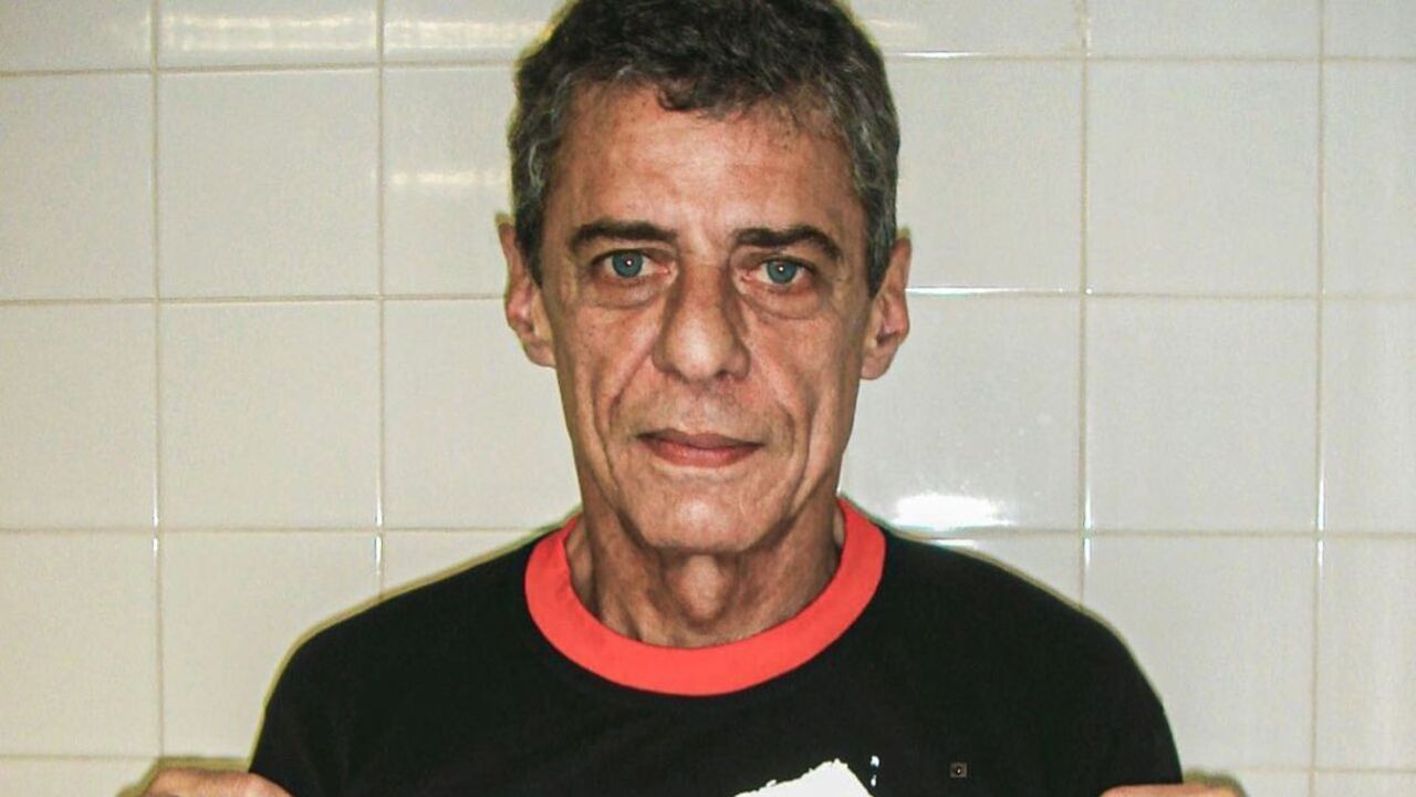 Em seu aniversário, Chico Buarque recebe homenagem da filha