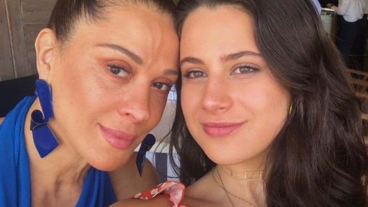 Claudia Raia visita museu em São Paulo ao lado da filha, Sophia: “Valorizar a arte brasileira”