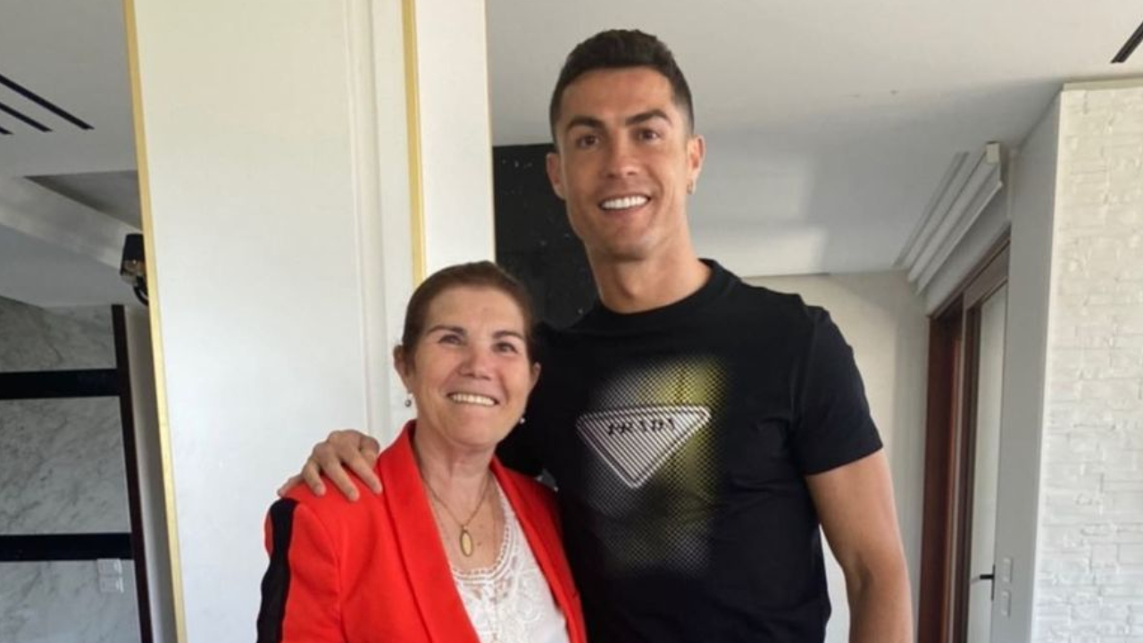 Mãe de Cristiano Ronaldo publica foto exibindo o rostinho da neta caçula