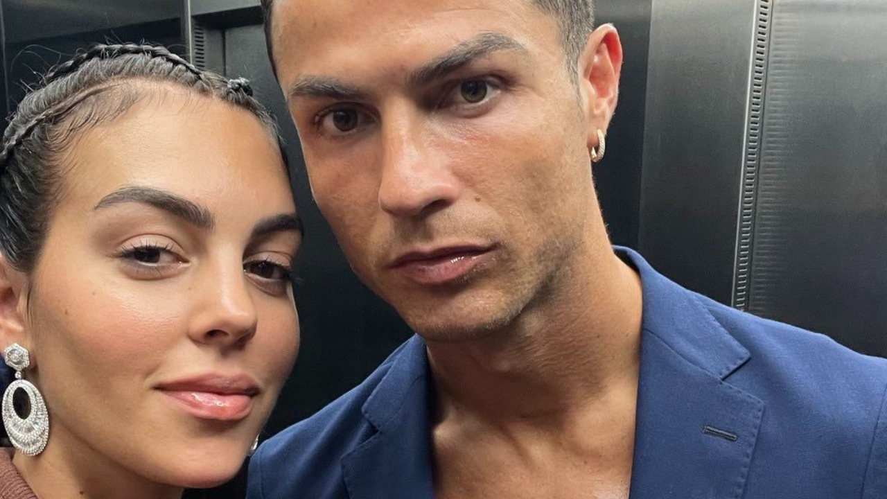 Cristiano Ronaldo aproveita dias de descanso com a família: ”Férias com amor”