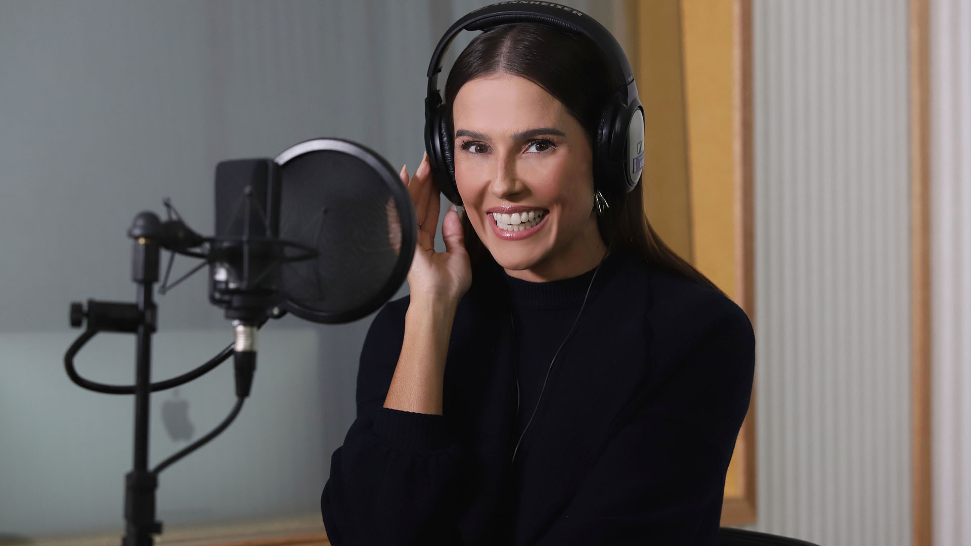 Deborah Secco conta como foi dublar uma personagem em O Lendário Cão Guerreiro