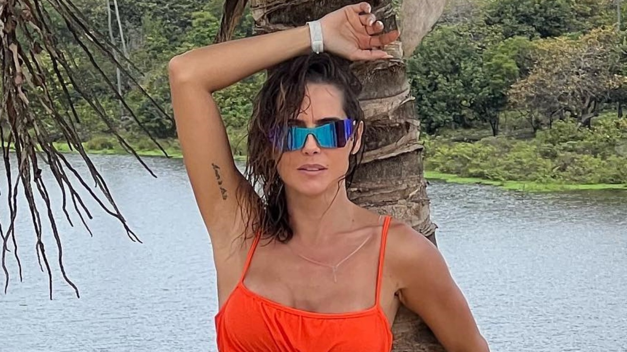 Deborah Secco abre álbum de fotos de sua viagem em família