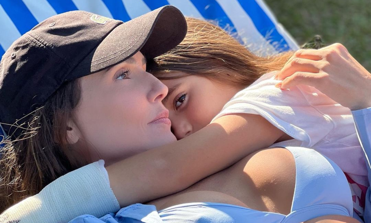 Deborah Secco e Maria Flor dançam ao som de ‘Acorda Pedrinho’ e fãs elogiam: ”Entregaram”