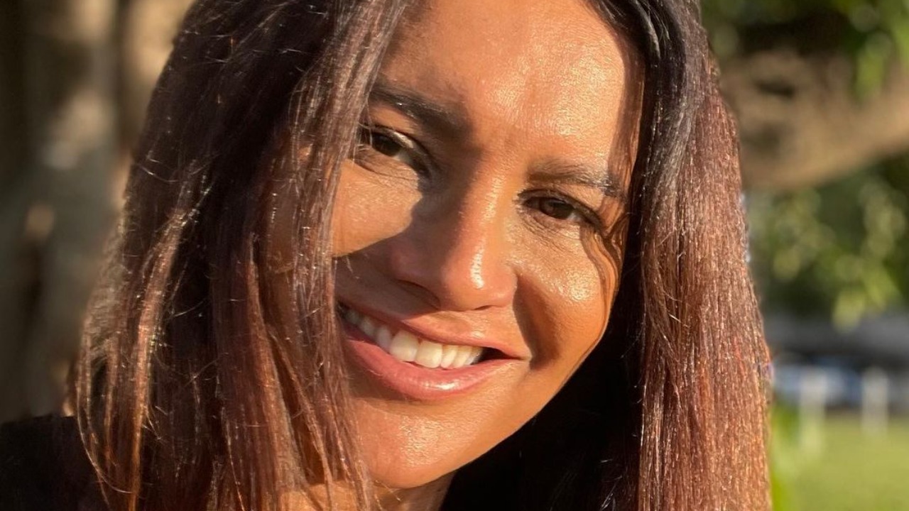 No Pantanal, Dira Paes aposta em lenço de onça para passeio: ”Bora lá”