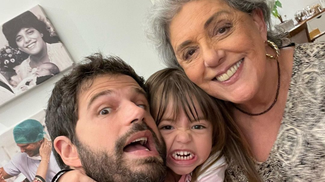 Zoe, Duda e Leda Nagle encantam ao posarem juntinhos com look de frio: ”Friaca em Sampa”