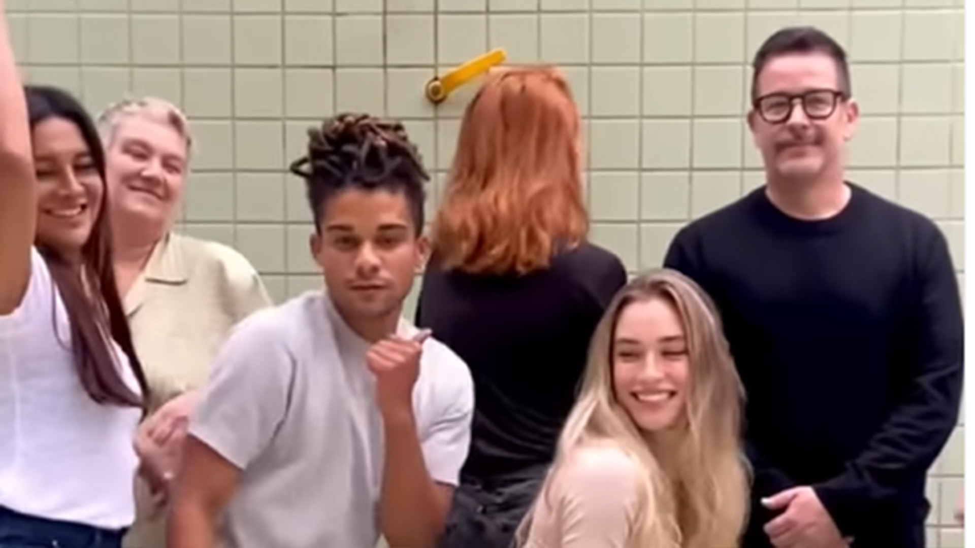 Elenco da novela Pantanal rebola em vídeo: ‘Sextou no Pantanal’